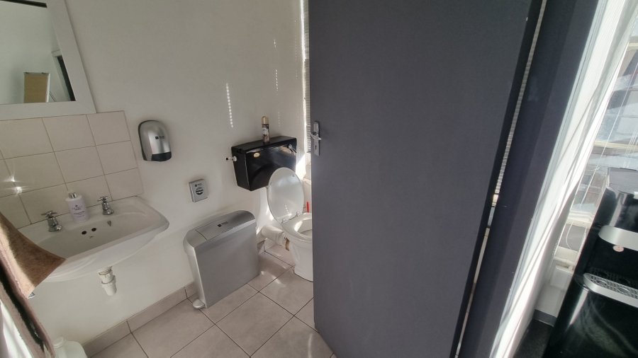 To Let Commercial Property for Rent in Woodstock Western Cape